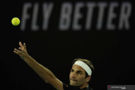 Roger Federer atasi tantangan Cilic di babak kedua French Open