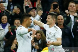 Madrid rebut puncak klasemen, beri tekanan debut Setien di Barca