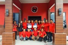 PDI Perjuangan Bangka berikan umroh gratis