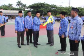 Bupati serahkan toilet portable ke Dinas PUPR