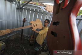 Kerajinan gitar rumahan
