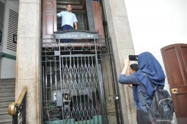 Yuk lihat lift "jadul" di Medan yang masih beroperasi