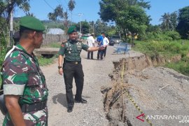 Abrasi sungai diduga penyebab lintas Sulawesi Buol-Gorontalo Utara ambles