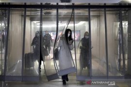Saudi saring wisatawan dari China terkait virus korona
