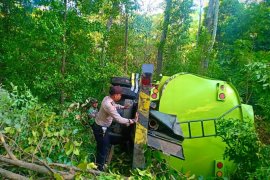 Truk tangki masuk jurang di gunung Paro, sopir meninggal dunia