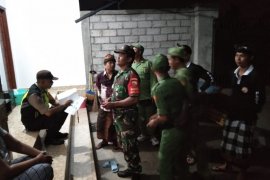 Bhabinkamtibmas sidak penduduk pendatang di kawasan Celuk-Bali