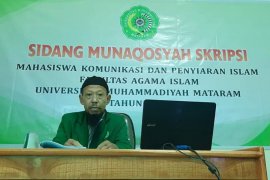 Marbot masjid  usia 60 tahun raih gelar sarjana