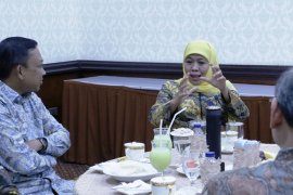 Gubernur Khofifah berharap OJK terapkan "one student one account"