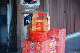 Jeruk buah keberuntungan tradisi Imlek di Lingga