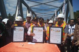 Gubernur  bangun jembatan di DAS Barito