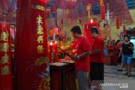 Hujan warnai dan diharapkan bawa berkah malam Imlek di Pontianak