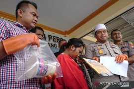 Ibu rumah tangga pengedar narkoba ditangkap polisi