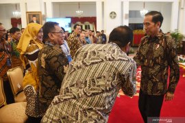 Kemarin, prediksi saham hingga kunjungan wisatawan