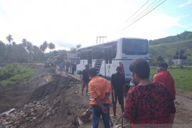 Lintas Sulawesi Buol-Gorontalo putus akibatkan antrean panjang