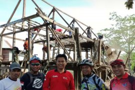 Bedah gubuk reyot Sannari di Bontoa mulai dilakukan