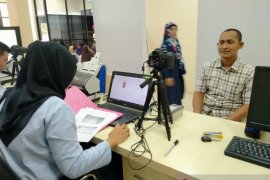 UKK Imigrasi Bojonegoro selesaikan paspor haji calon jamaah Tuban