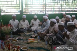 Gubernur-Bupati hadiri haul pertama  Habib Umar