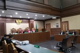 Pengusaha penyuap Gubernur Kepri dituntut dua tahun penjara dan denda  Rp100 juta