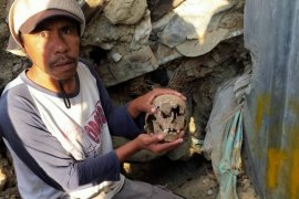 Kerangka manusia ditemukan di bekas likuefaksi