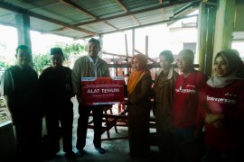 Pertamina Dumai dorong warga jadi pengrajin kain tenun