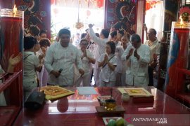 Warga Gorontalo keturunan Tionghoa sembahyang Goan Siao