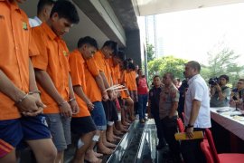 Tiga maling sepeda motor beraksi dengan pistol mainan