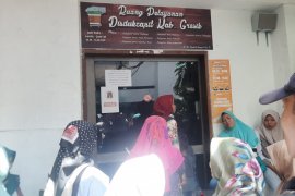 Disdukcapil Gresik "diserbu" warga urus KTP elektronik