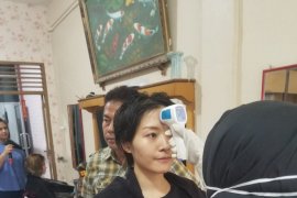 Antisipasi virus corona, Empat artis asing yang akan manggung di Bengkalis diperiksa tim medis