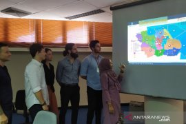 Belasan mahasiswa Australia pelajari konstruksi bangunan di Jatim