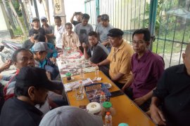 Ketua DPRD temui PKL yang terancami penertiban di Kupang Indah Surabaya