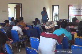 "Alfamart" beri latihan manajemen dan bantu modal pedagang Tabanan (video)