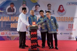 Minister encourages small business to join trading house