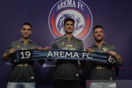 PERKENALAN PEMAIN ASING AREMA Page 1 Small