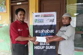 Global Zakat -ACT beri bantuan ke guru honor di Pringsewu