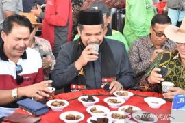 Total 50 ribu kopi gratis dibagikan di arena pacuan kuda Bener Meriah