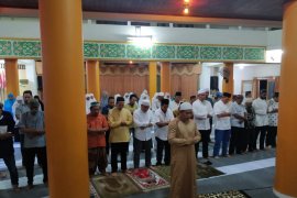 Wartawan Kalsel laksanakan sholat hajat untuk kelancaran HPN 9 Februari