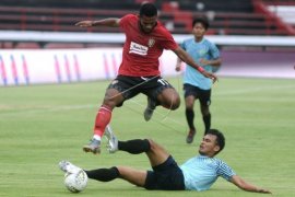 Laga uji coba Bali United lawan Persela