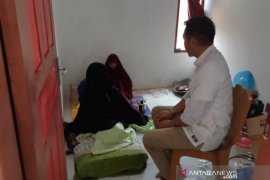 Ketua DPD PAN Sultra kunjungi penderita kanker