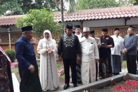 Sejumlah tokoh nasional hadiri pemakaman Gus Sholah di Jombang