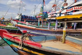 Nelayan Gudang Lelang tidak melaut akibat cuaca buruk