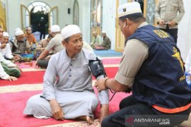 Subuh keliling Kapolres Banjar diwarnai pemeriksaan kesehatan untuk jamaah