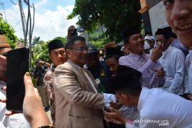 Hadiri pemakaman Gus Sholah