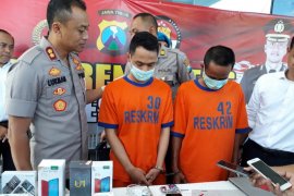 Polisi ringkus dua pembobol toko ponsel di Kediri