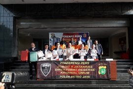 Sopir dan satpam bobol rumah majikan, Rp4,2 miliar lewong