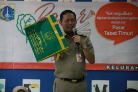 Warga Tebet Timur diminta mulai bawa kantong belanja ramah lingkungan