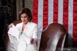 Naskah pidatonya dirobek, Donald Trump tolak salaman dengan Pelosi