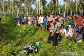 Warga temukan mayat tertimpa sepeda motor di Nias Utara