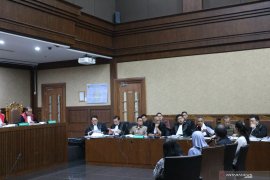 Saksi sebut Emirsyah dibayari nginap oleh perusahaan milik Soetikno