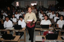 Bupati Nikson mengaku pernah gagal CPNS: "Berjuanglah maksimal"