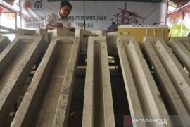 Panel rumah instan sederhana buatan penyintas bencana Page 1 Small